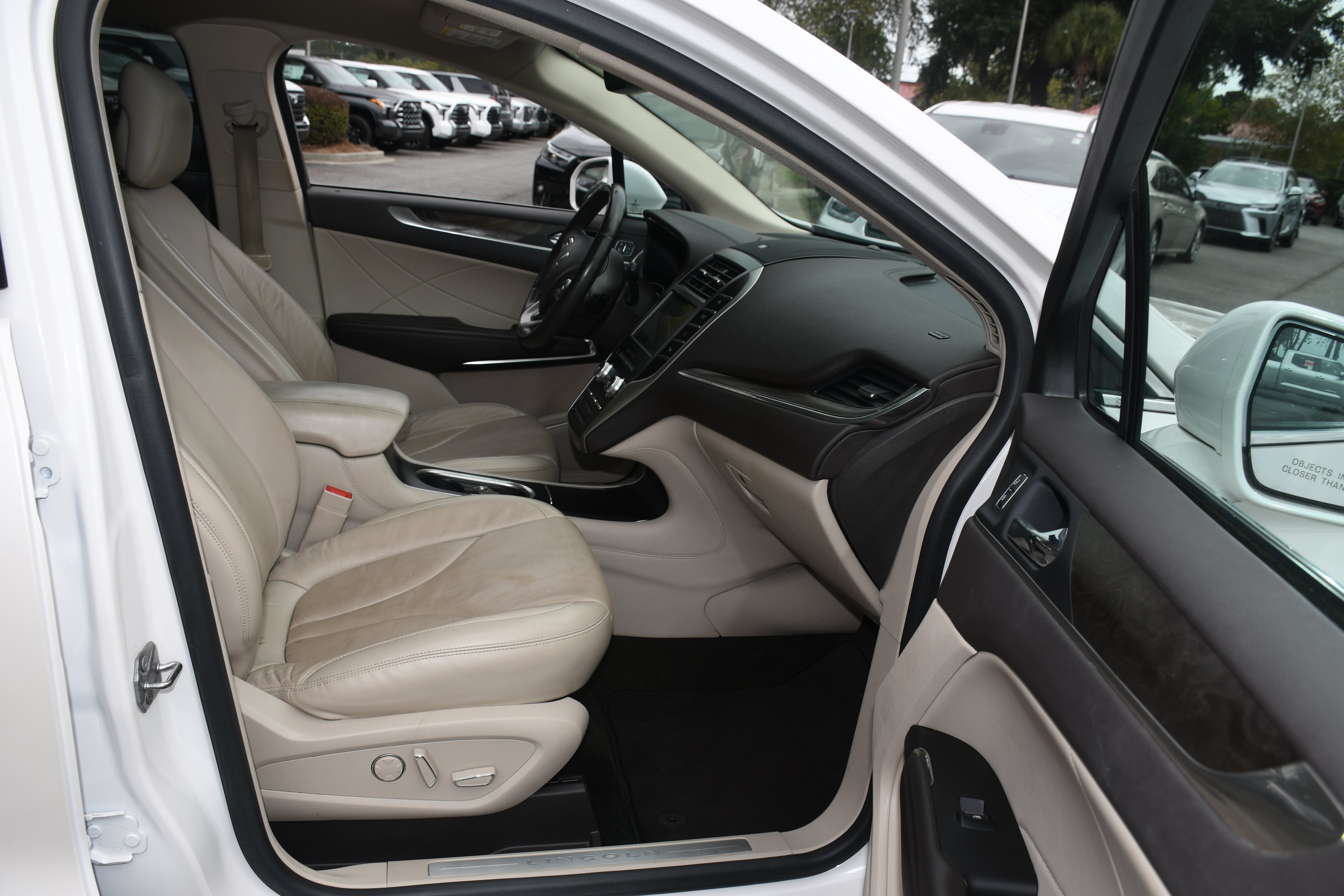 Used 2019 Lincoln MKC Reserve w/ MKC Technology Package FWD image 22