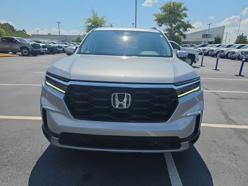 Used 2023 Honda Pilot Touring image 3