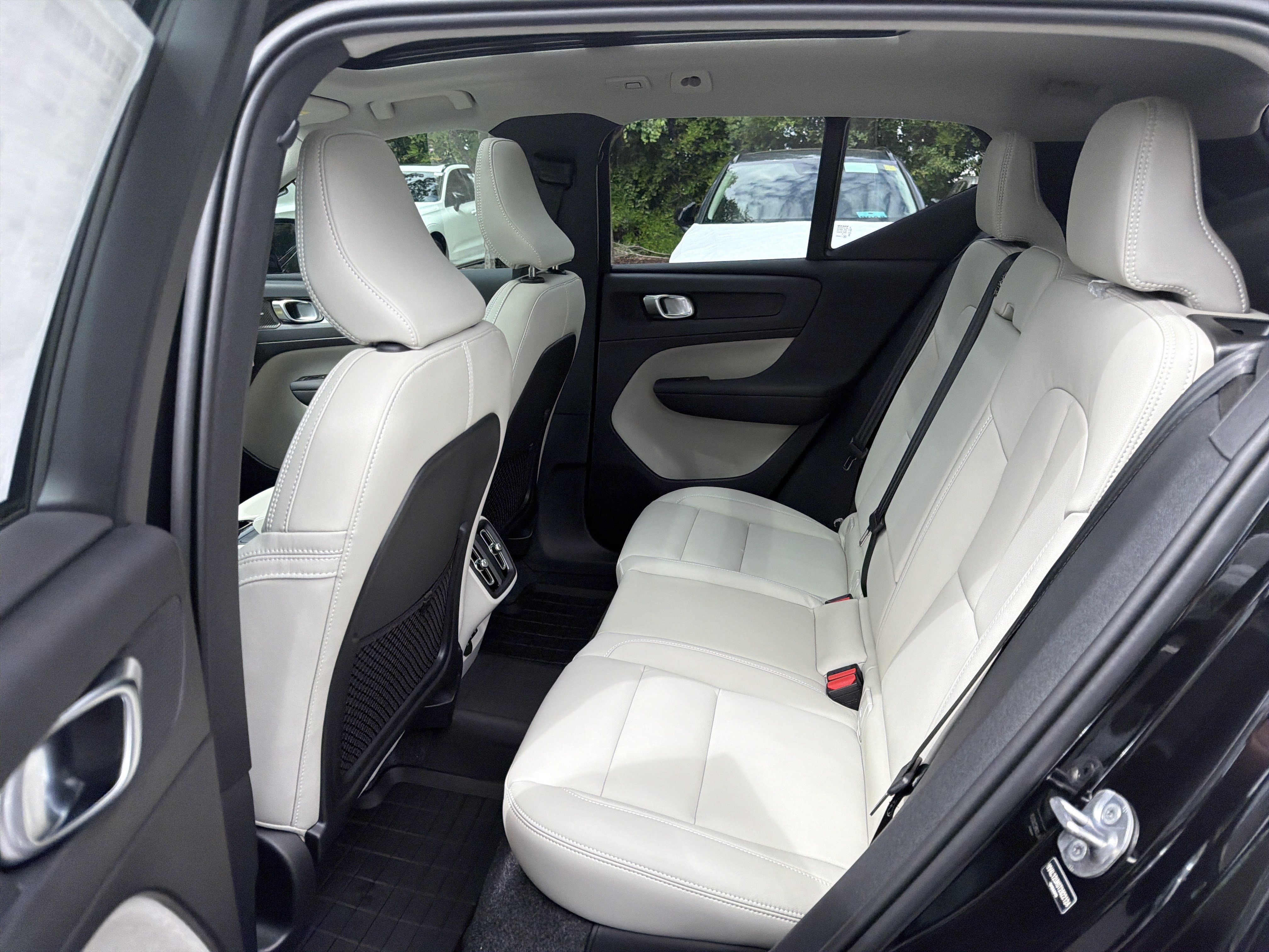 New 2026 Volvo XC40 B5 Ultra w/ Protection Package Premier AWD/4WD image 33