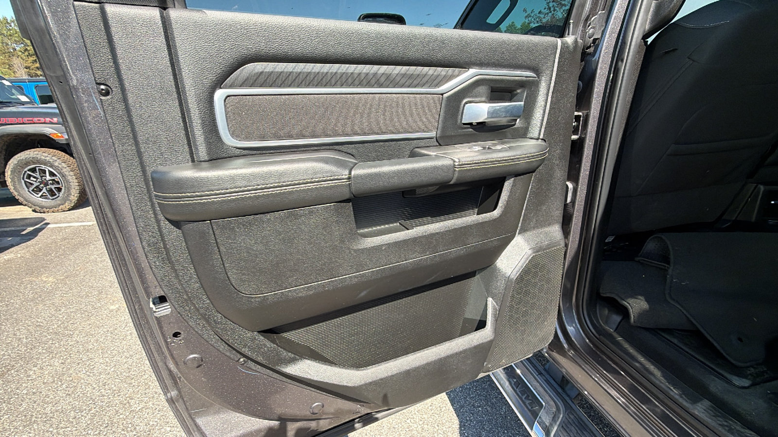 Certified 2025 RAM 2500 Big Horn AWD/4WD image 22