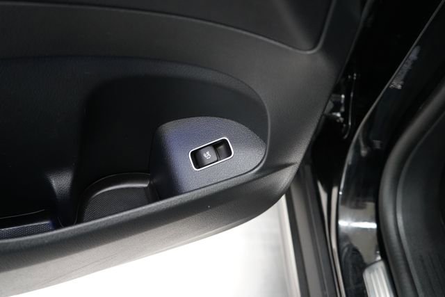 Used 2025 Mercedes-Benz GLS 450 4MATIC image 33