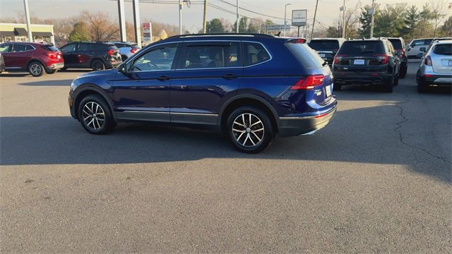 Used 2021 Volkswagen Tiguan SE w/ Panoramic Sunroof Package image 6