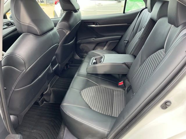 Used 2016 Toyota Camry XLE image 11