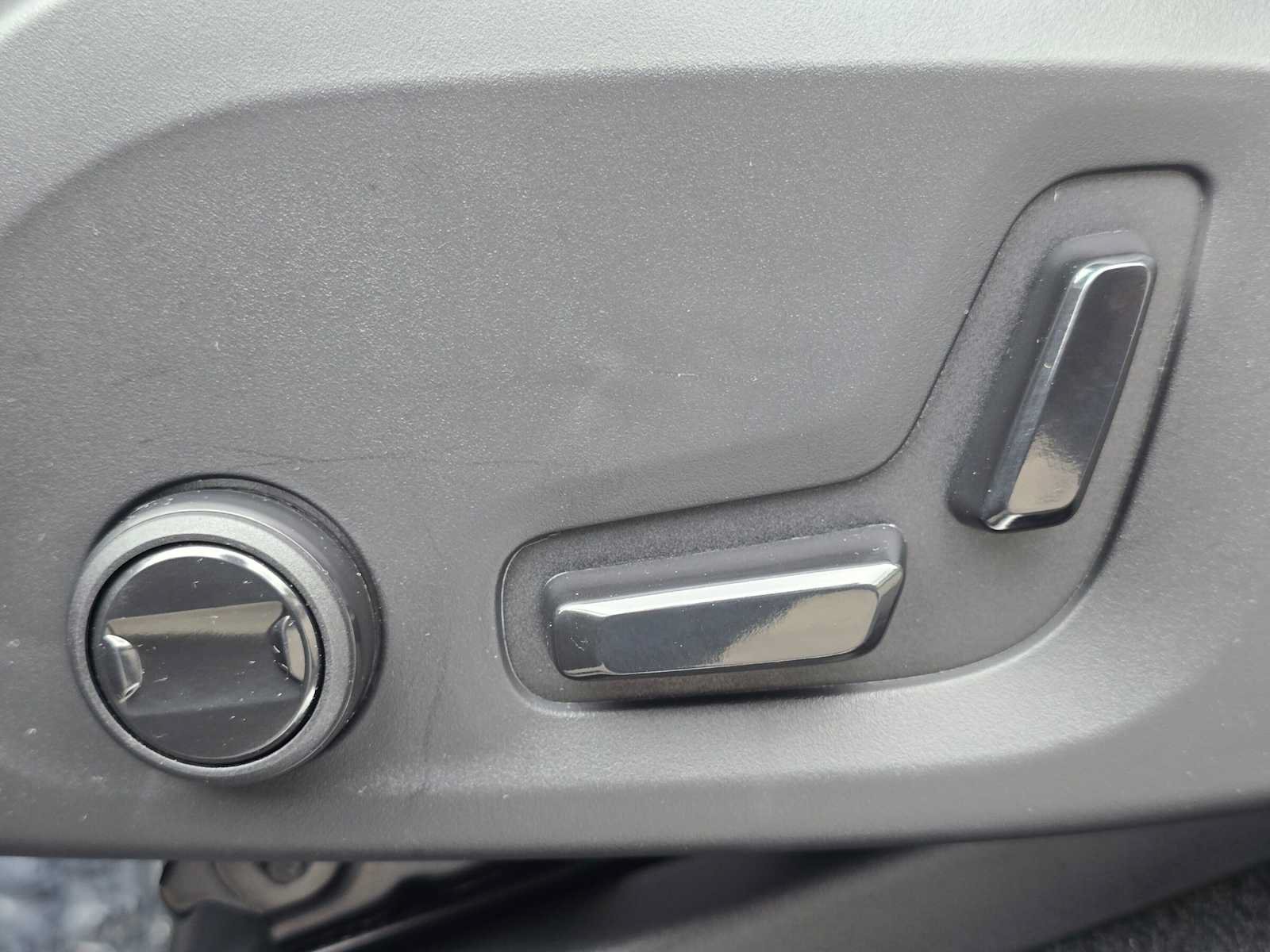Certified 2023 Volvo XC90 T8 Plus AWD/4WD image 24