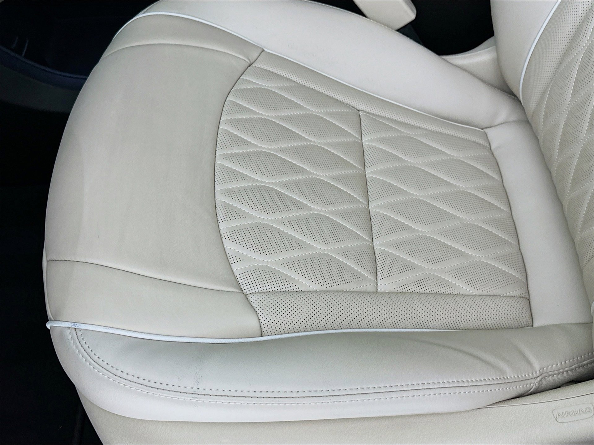 Used 2024 Buick Enclave Avenir w/ Avenir Technology Package image 21