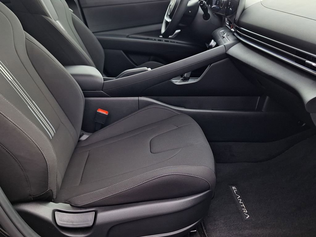 Used 2024 Hyundai Elantra SEL image 25