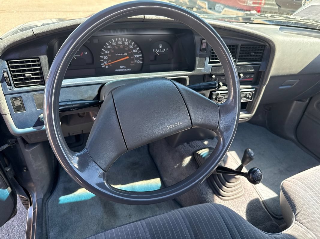 Used 1989 Toyota Pickup Deluxe AWD/4WD image 11