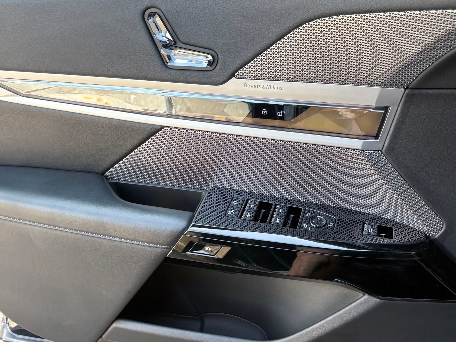 Used 2023 BMW 760i xDrive AWD/4WD image 27