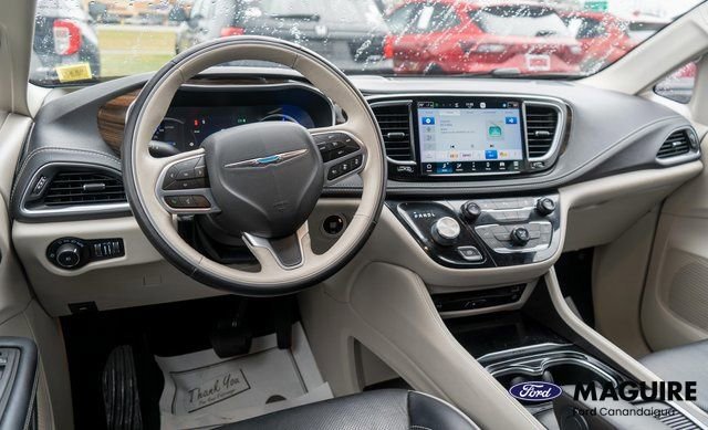 Used 2021 Chrysler Pacifica Limited w/ Uconnect Theater Family Group image 17