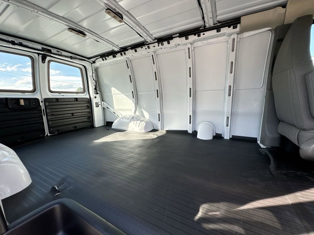 New 2026 Chevrolet Express 2500 image 27
