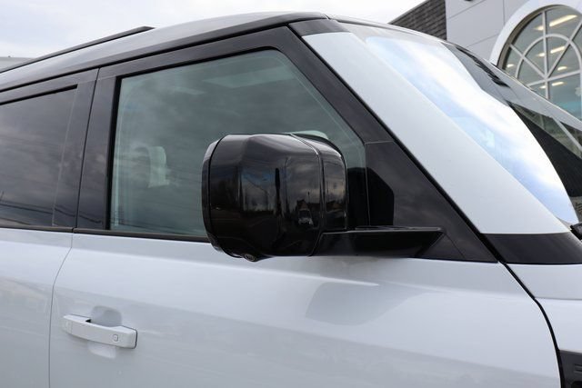 Used 2023 Land Rover Defender 130 X-Dynamic SE AWD/4WD image 2