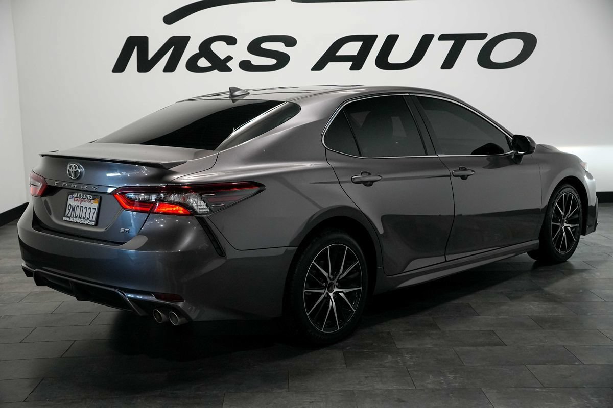 Used 2021 Toyota Camry SE FWD image 4