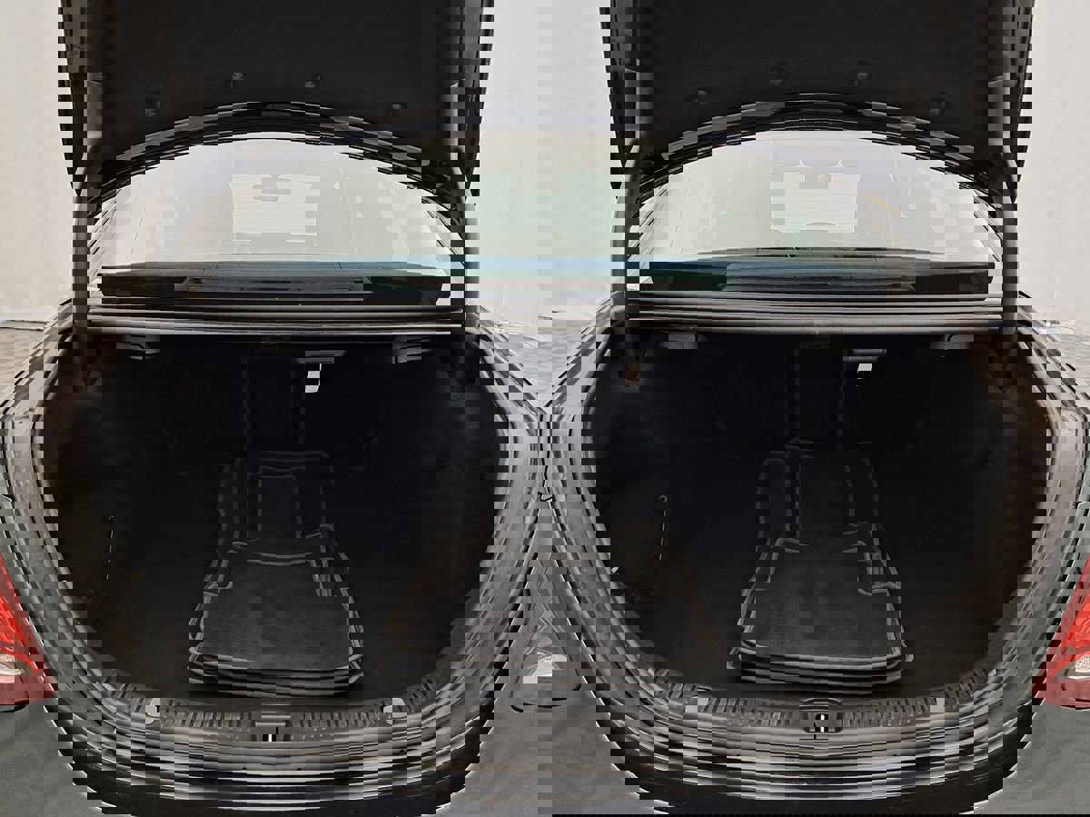 Used 2018 Mercedes-Benz E 400 4MATIC Sedan image 43