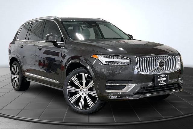 Certified 2023 Volvo XC90 B6 Ultimate w/ Lounge Package image 13