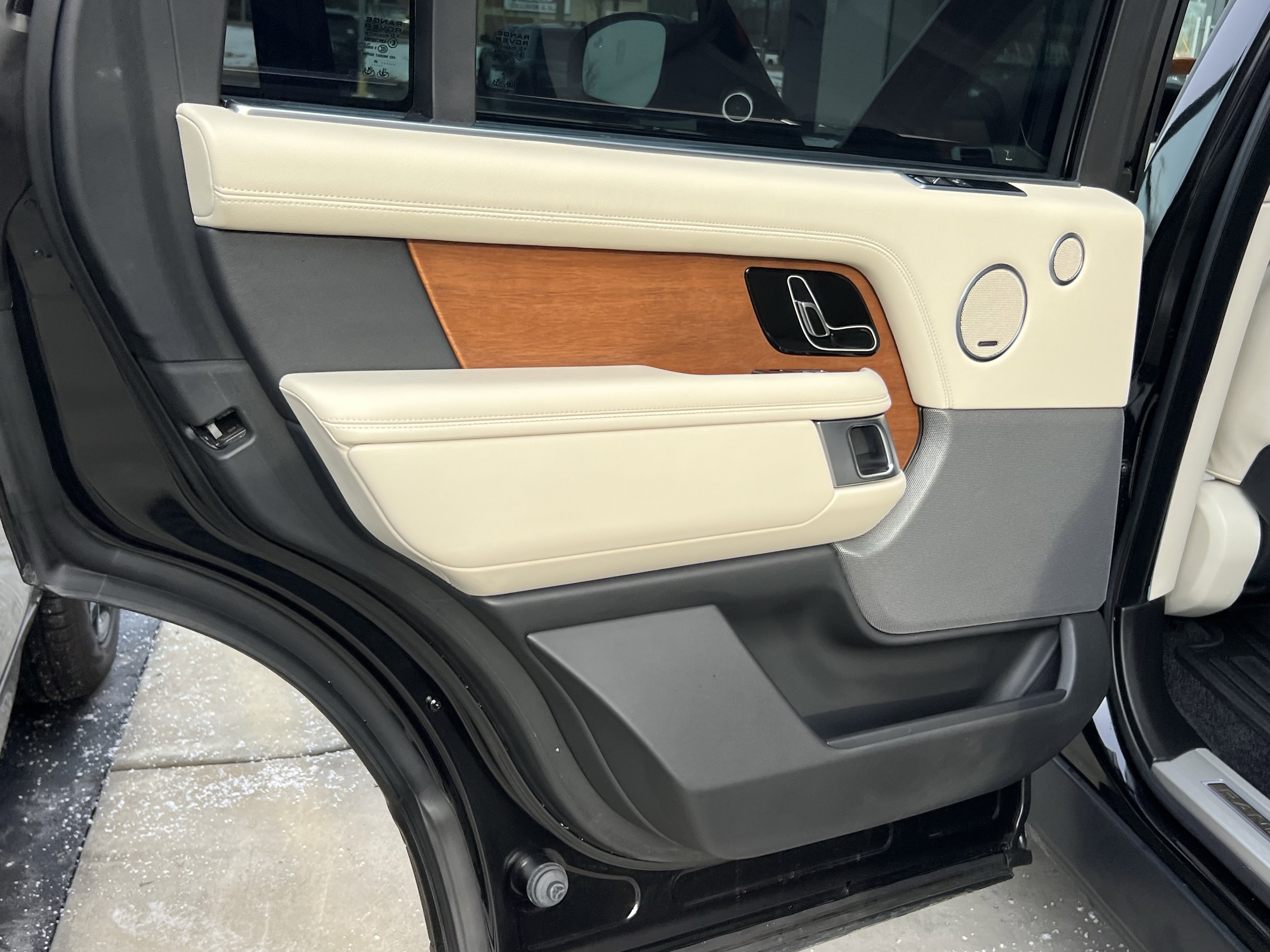 Used 2020 Land Rover Range Rover Long Wheelbase HSE image 28