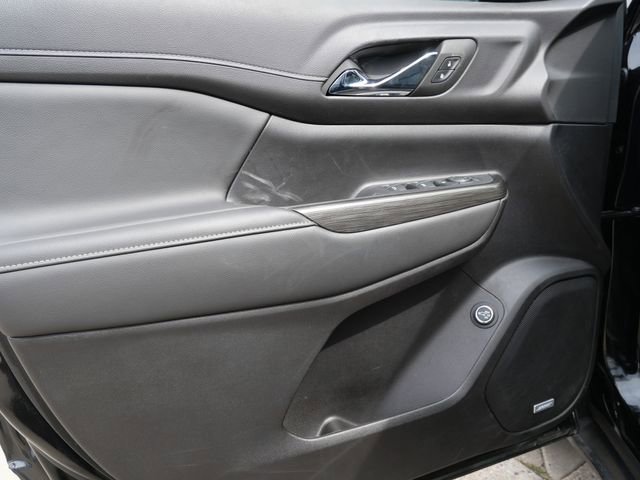 Used 2023 GMC Acadia SLT w/ Elevation Edition image 12