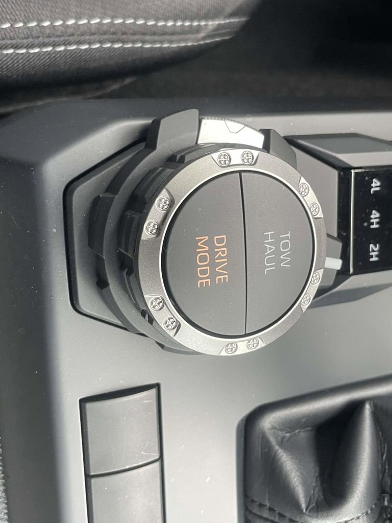 Used 2025 Toyota Tacoma TRD Sport AWD/4WD image 31