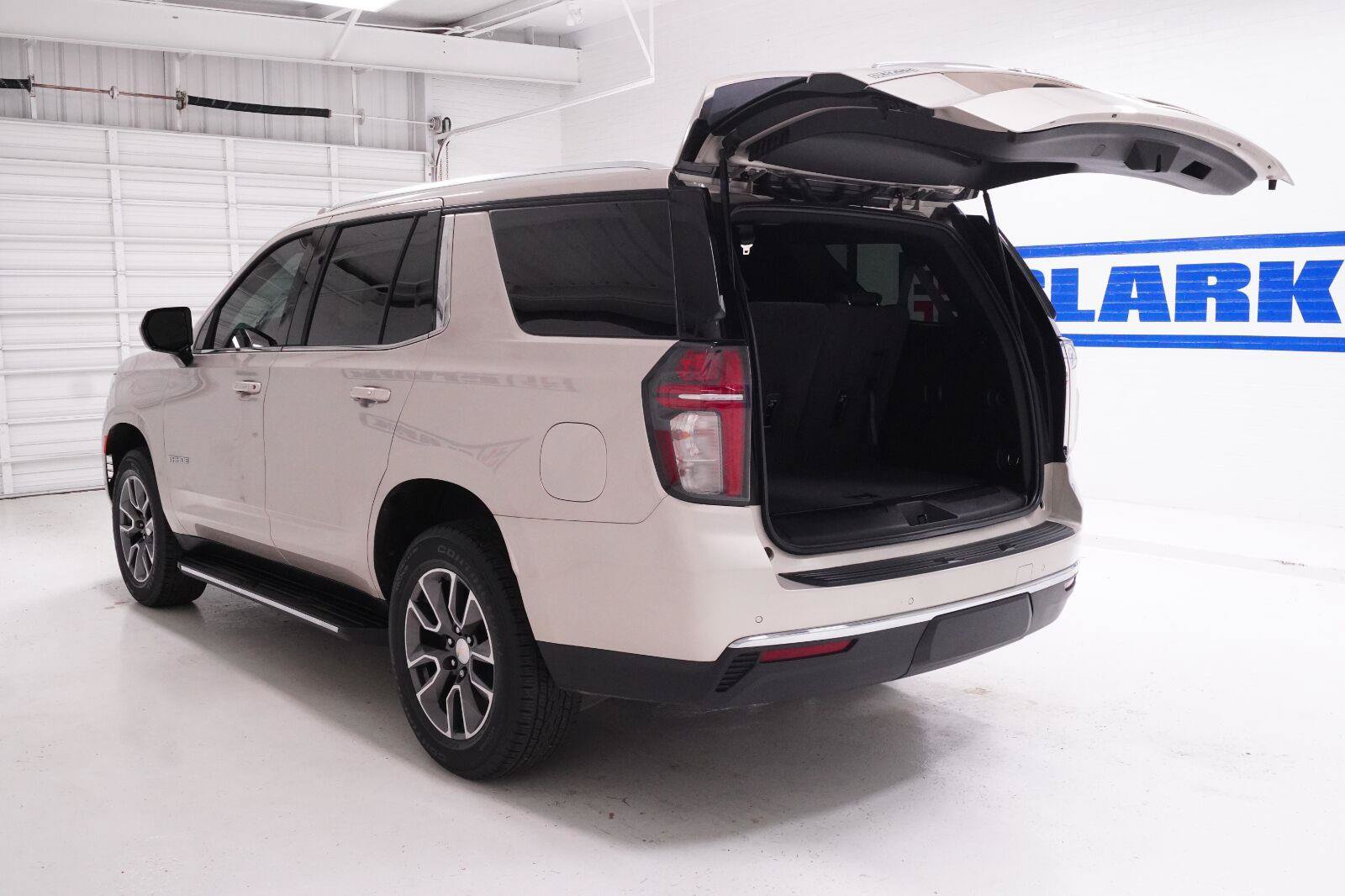 Used 2023 Chevrolet Tahoe LS RWD image 30