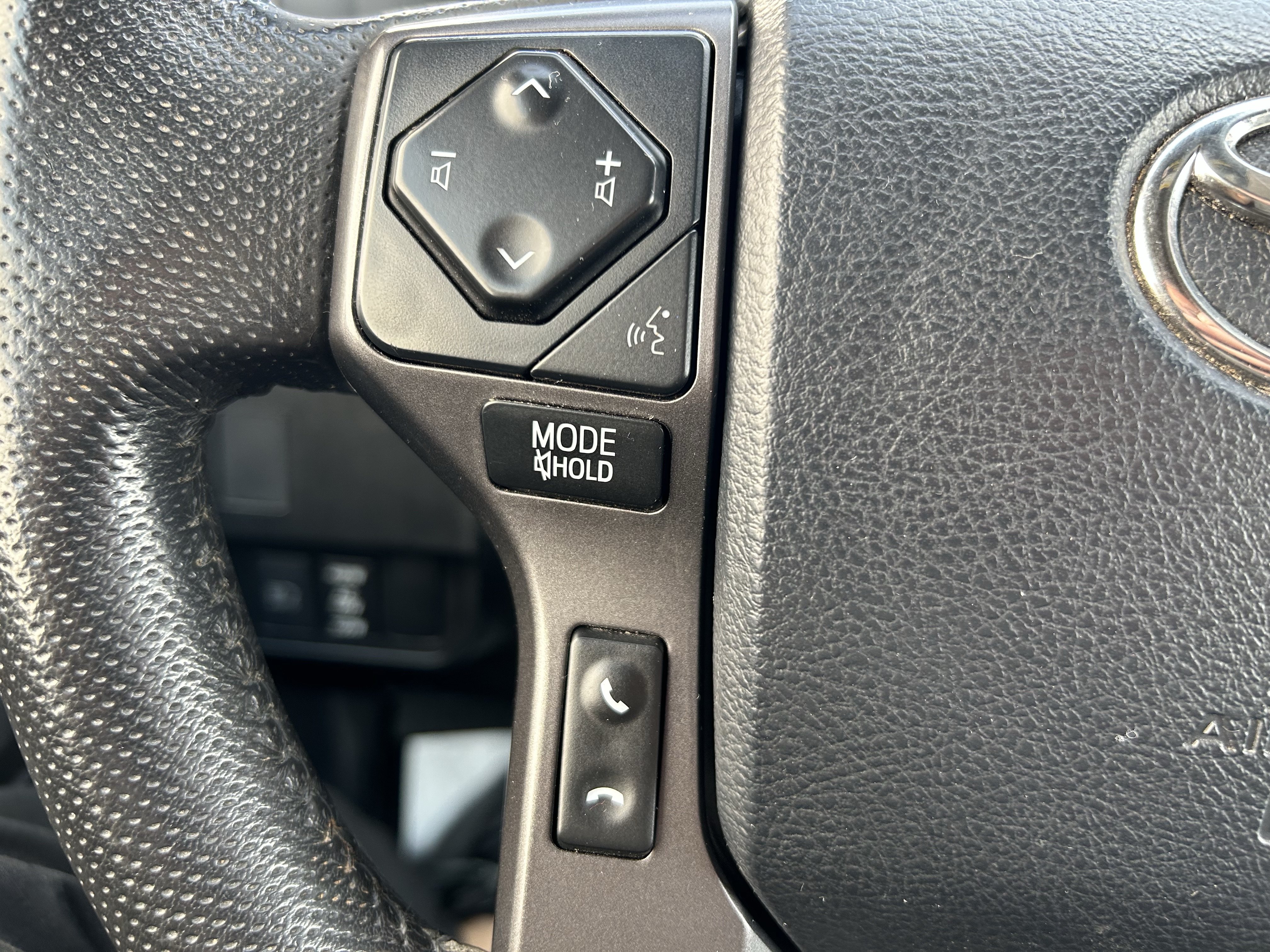 Used 2020 Toyota Tacoma TRD Sport w/ Technology Package AWD/4WD image 23