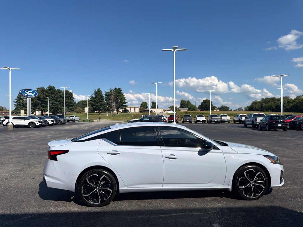 Used 2023 Nissan Altima 2.5 SR w/ SR Premium Package AWD/4WD image 6