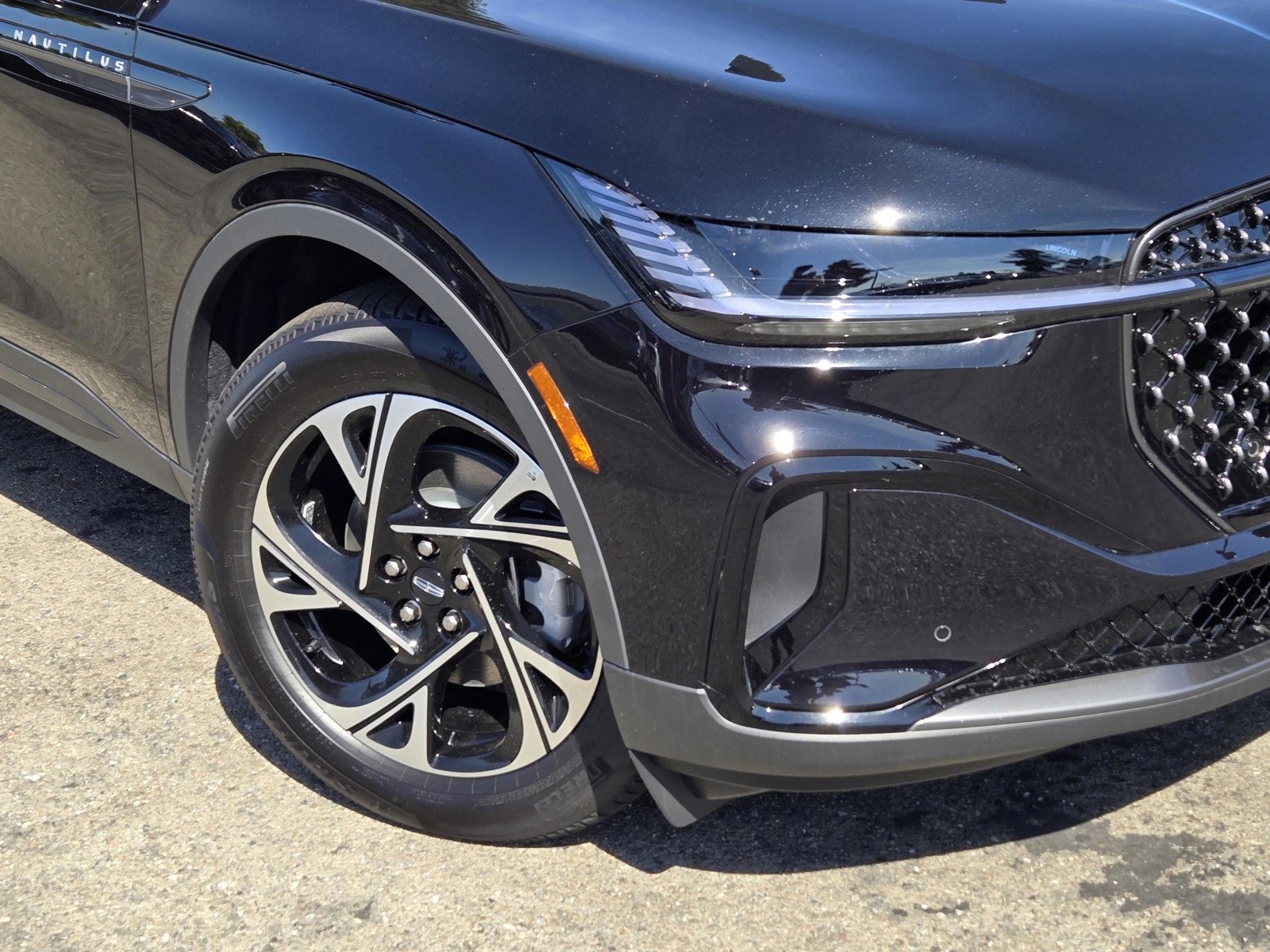 New 2025 Lincoln Nautilus Premier w/ Jet Appearance Package image 6