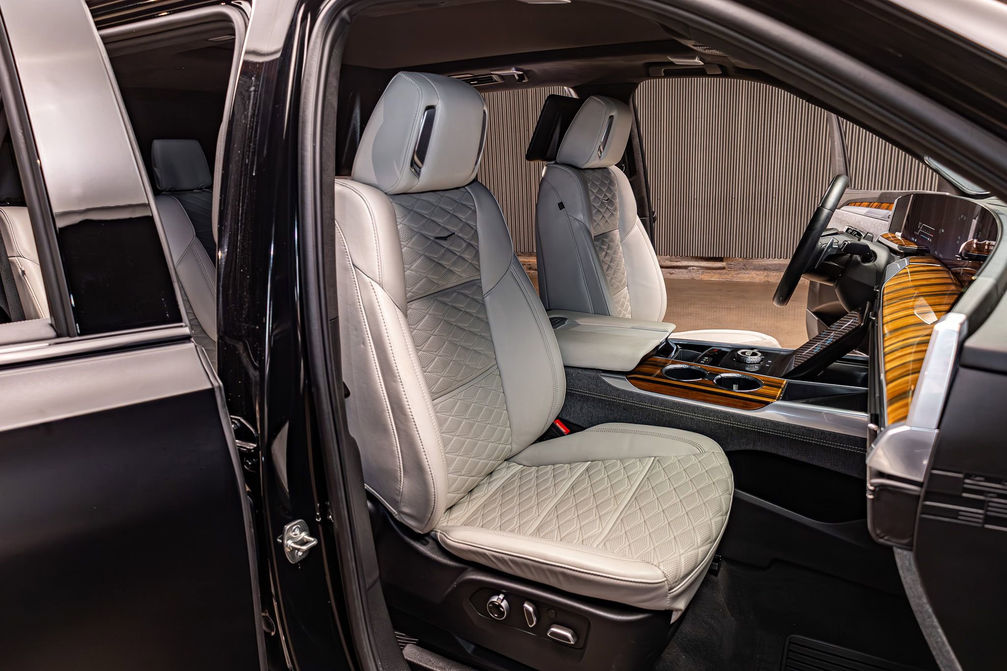 Used 2025 Cadillac Escalade Sport Platinum image 28