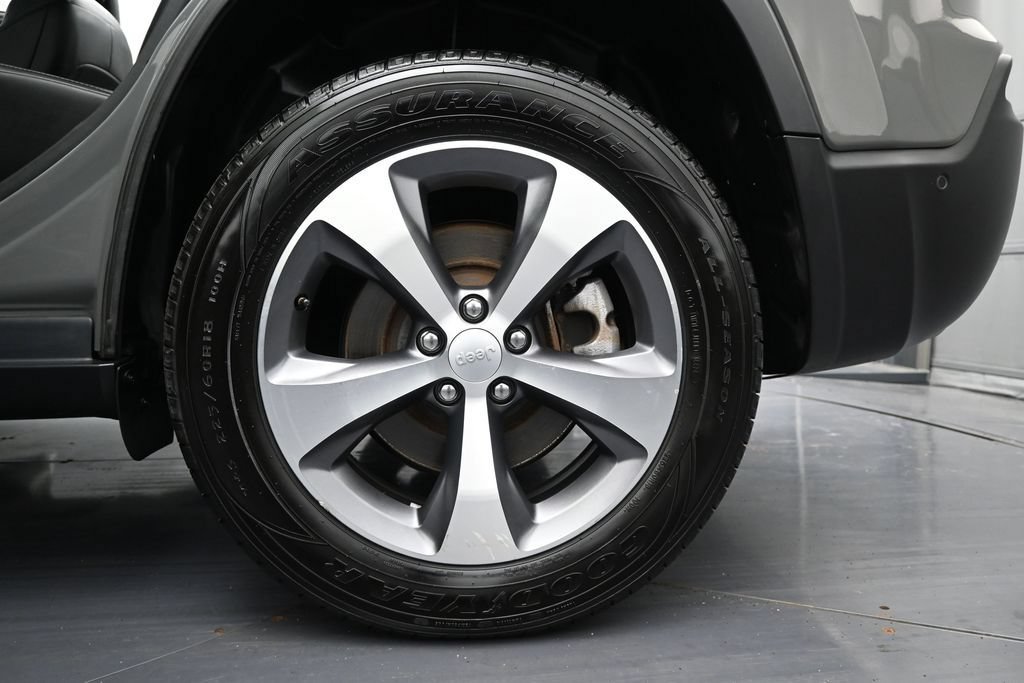 Used 2021 Jeep Cherokee Limited AWD/4WD image 14