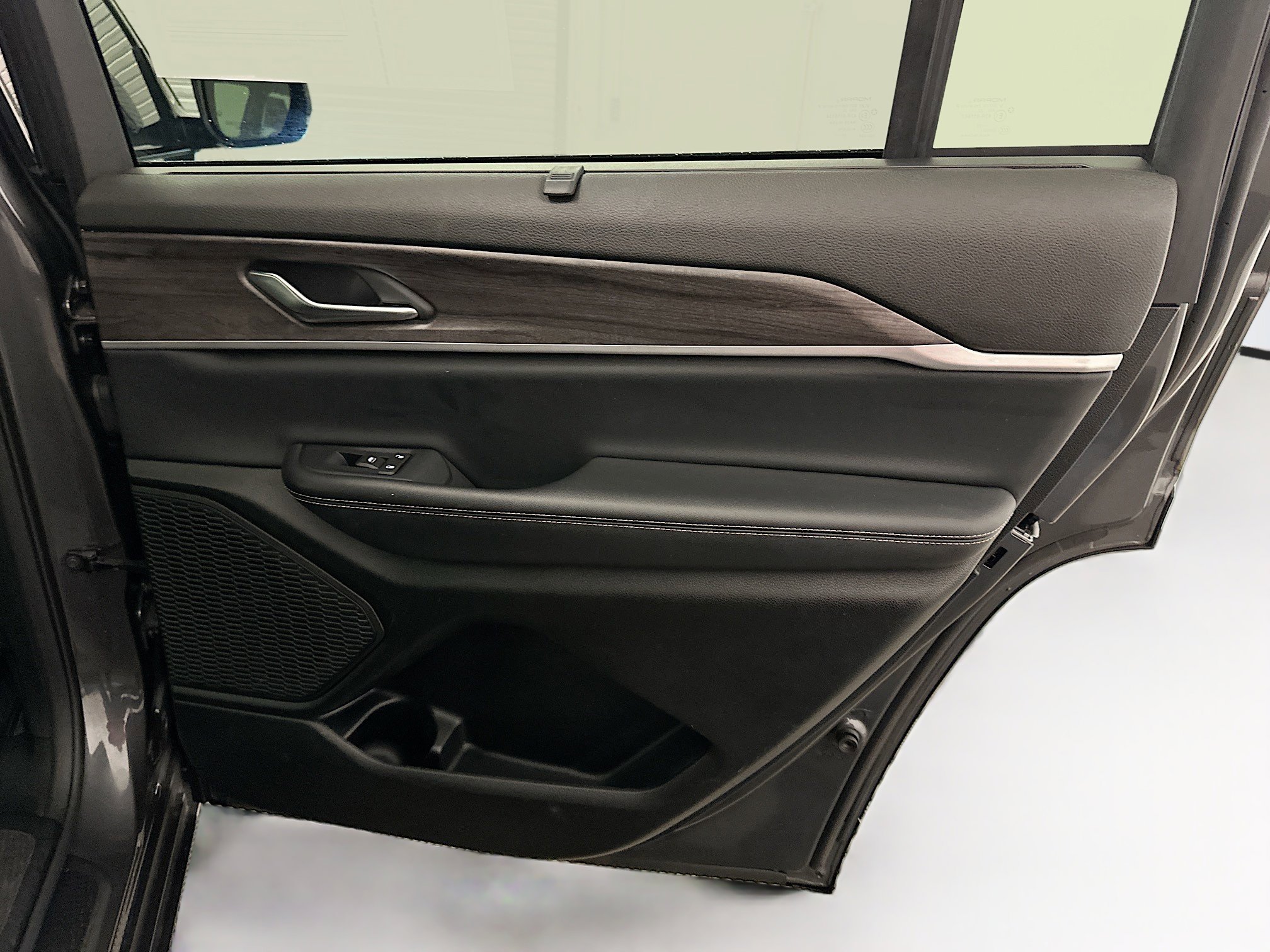 Used 2023 Jeep Grand Cherokee L Limited w/ Luxury Tech Group II image 33