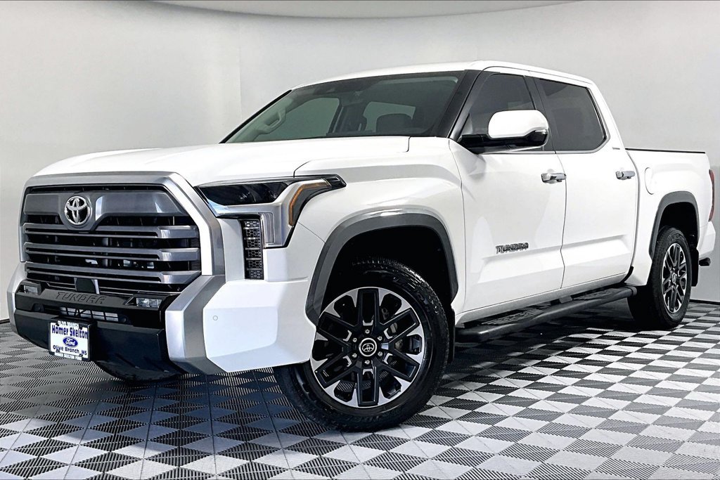Used 2024 Toyota Tundra Limited w/ Power Package AWD/4WD image 2