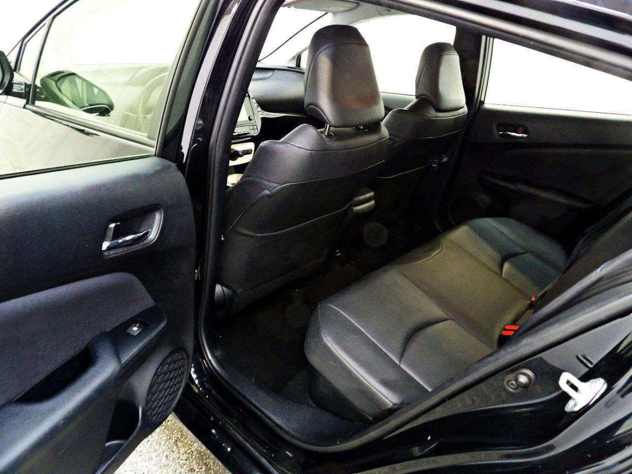 Used 2016 Toyota Prius Three Touring image 9