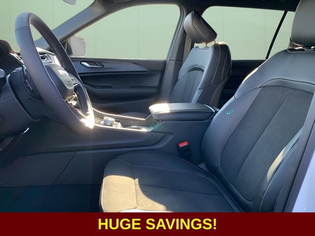 New 2025 Jeep Grand Cherokee L Altitude image 18