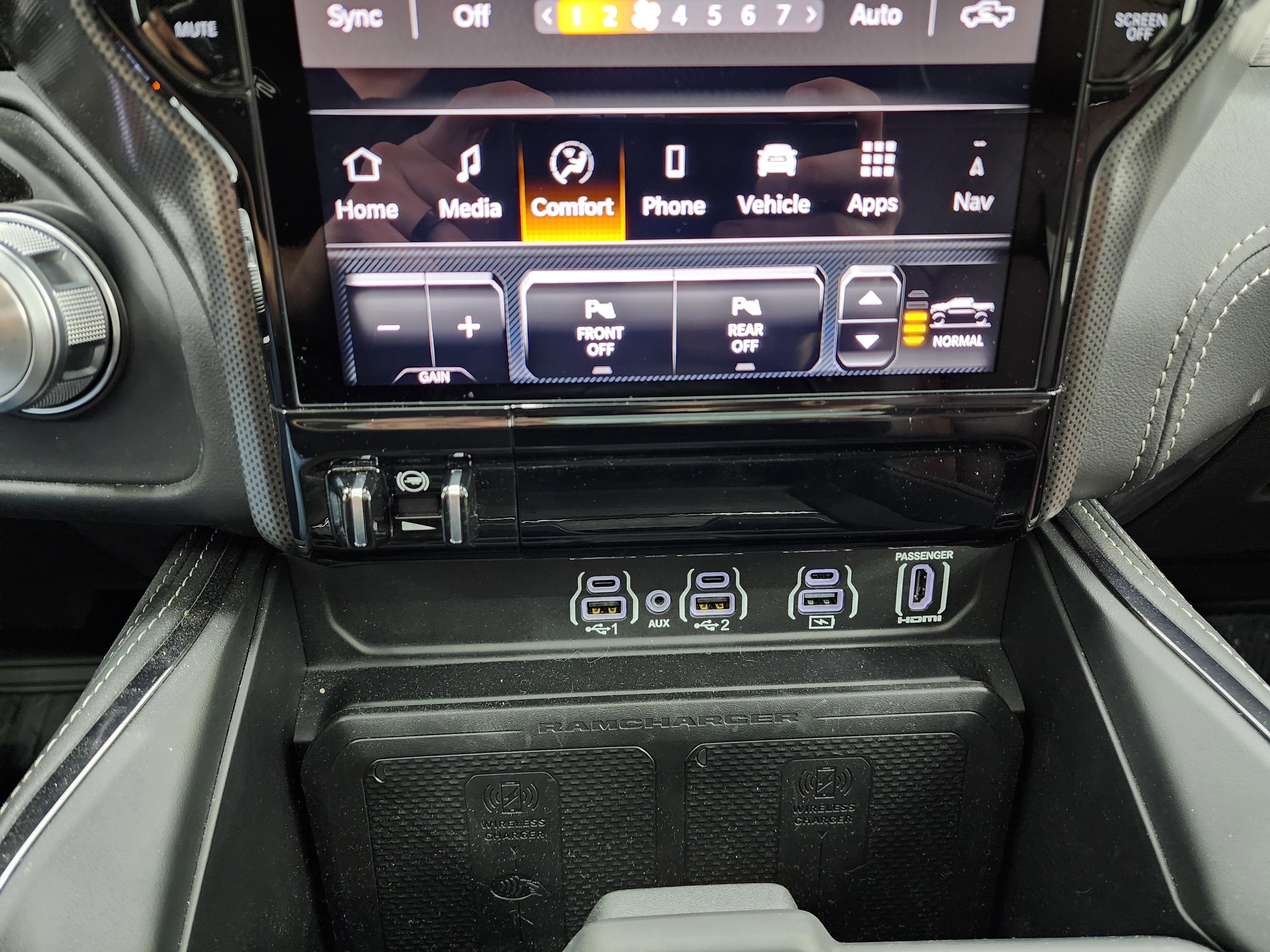Used 2025 RAM 1500 Limited AWD/4WD image 17