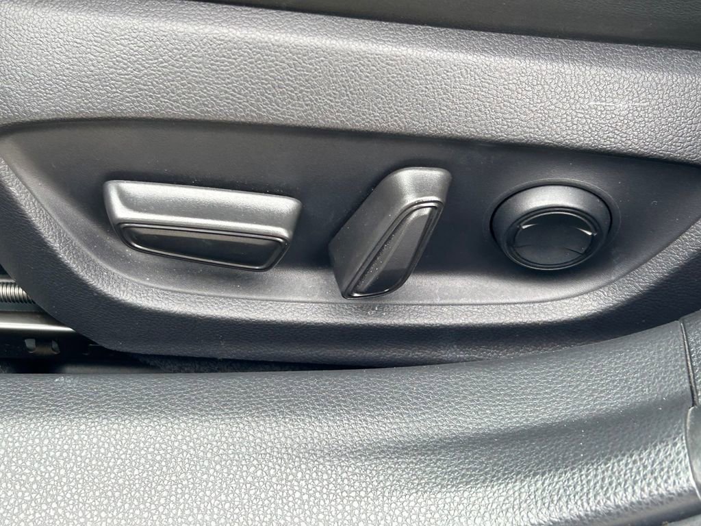 Used 2024 Toyota Prius Prime Premium w/ Advanced Technology Package image 26