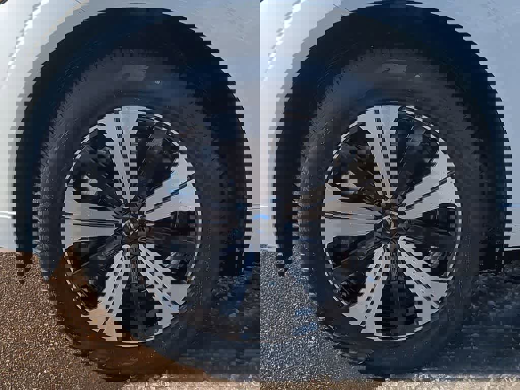 Certified 2025 Volvo XC60 T8 Core w/ Protection Package Premier image 13