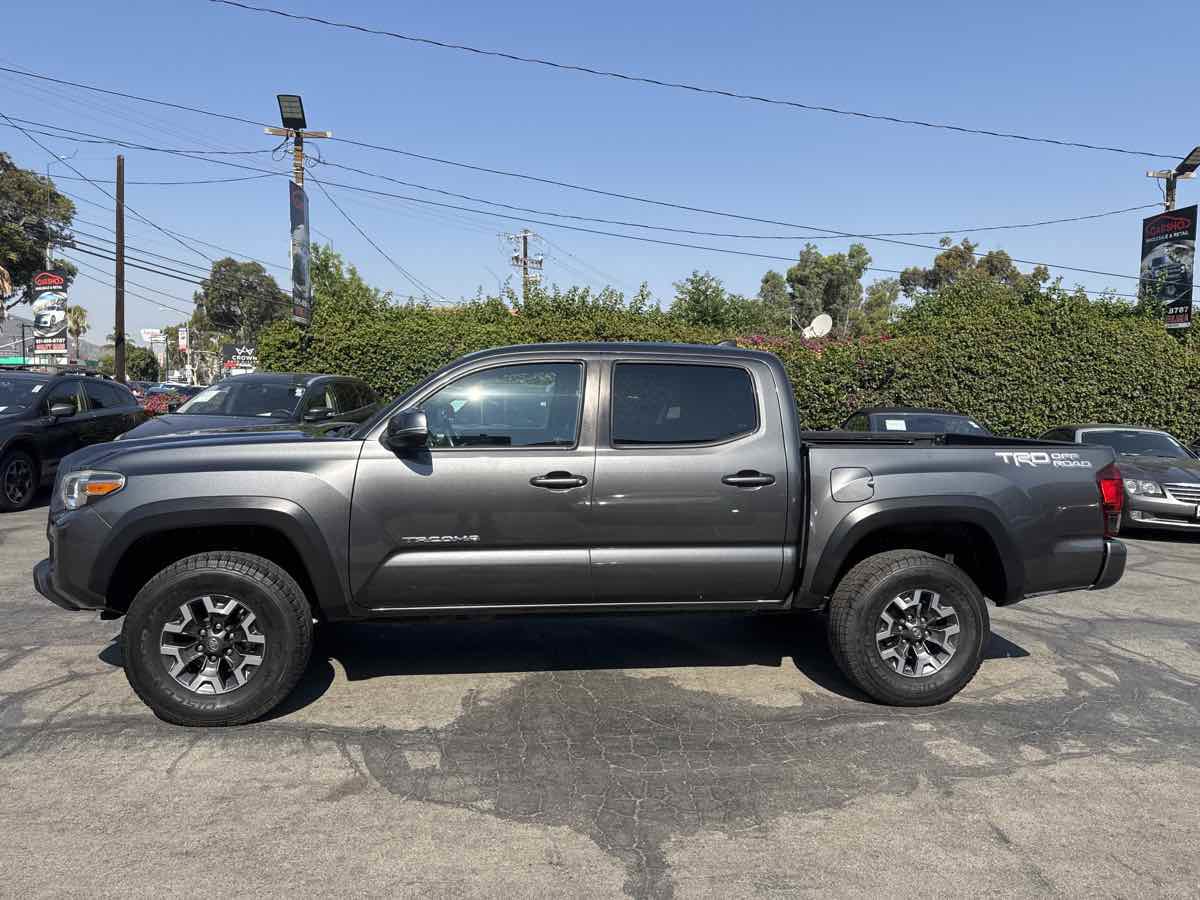 Used 2019 Toyota Tacoma TRD Off-Road w/ Technology Package image 4