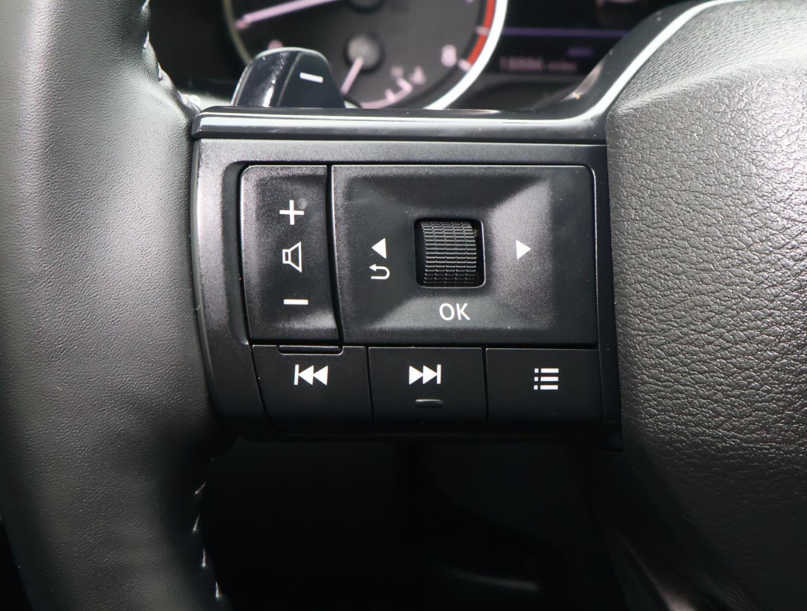 Used 2025 Nissan Rogue SV w/ SV Premium Package image 25