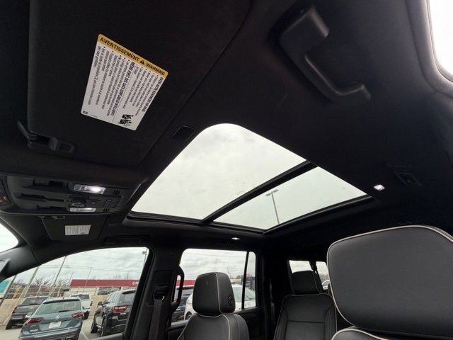Used 2024 GMC Yukon XL SLT w/ SLT Luxury Package image 23