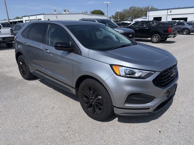 Used 2024 Ford Edge SE w/ Black Appearance Package image 3