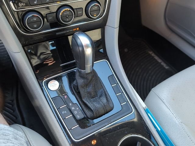 Used 2019 Volkswagen Passat 2.0T SE R-Line image 20