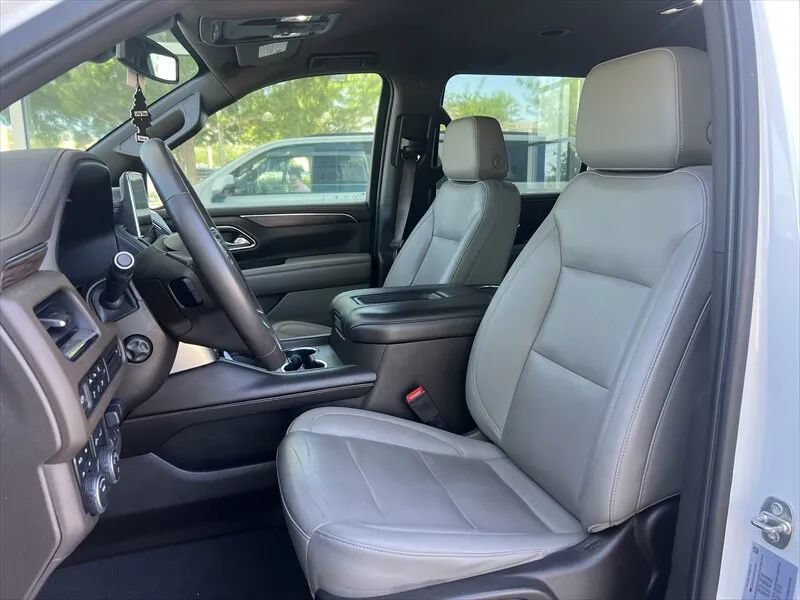 Used 2022 Chevrolet Suburban Z71 w/ Luxury Package AWD/4WD image 9