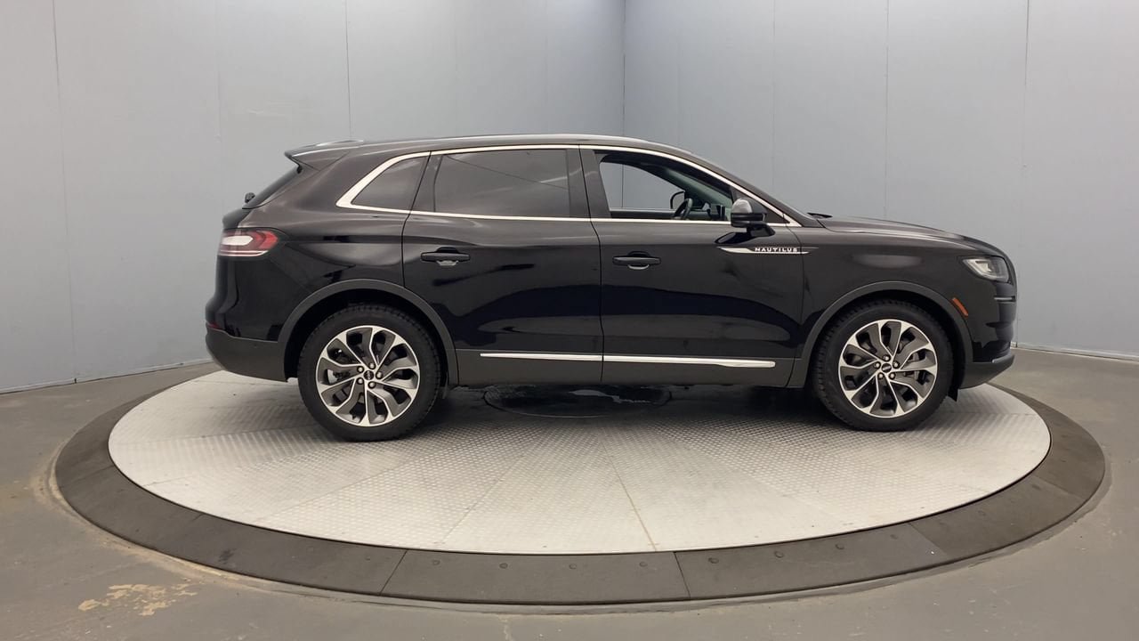 Used 2023 Lincoln Nautilus Reserve AWD/4WD image 6