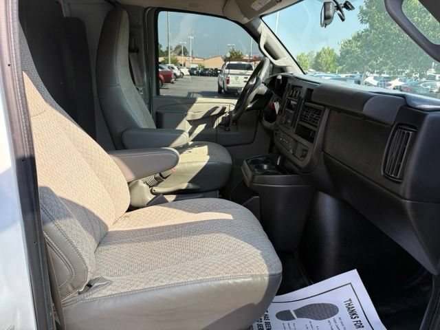 Used 2018 Chevrolet Express 3500 w/ Driver Convenience Package RWD image 24