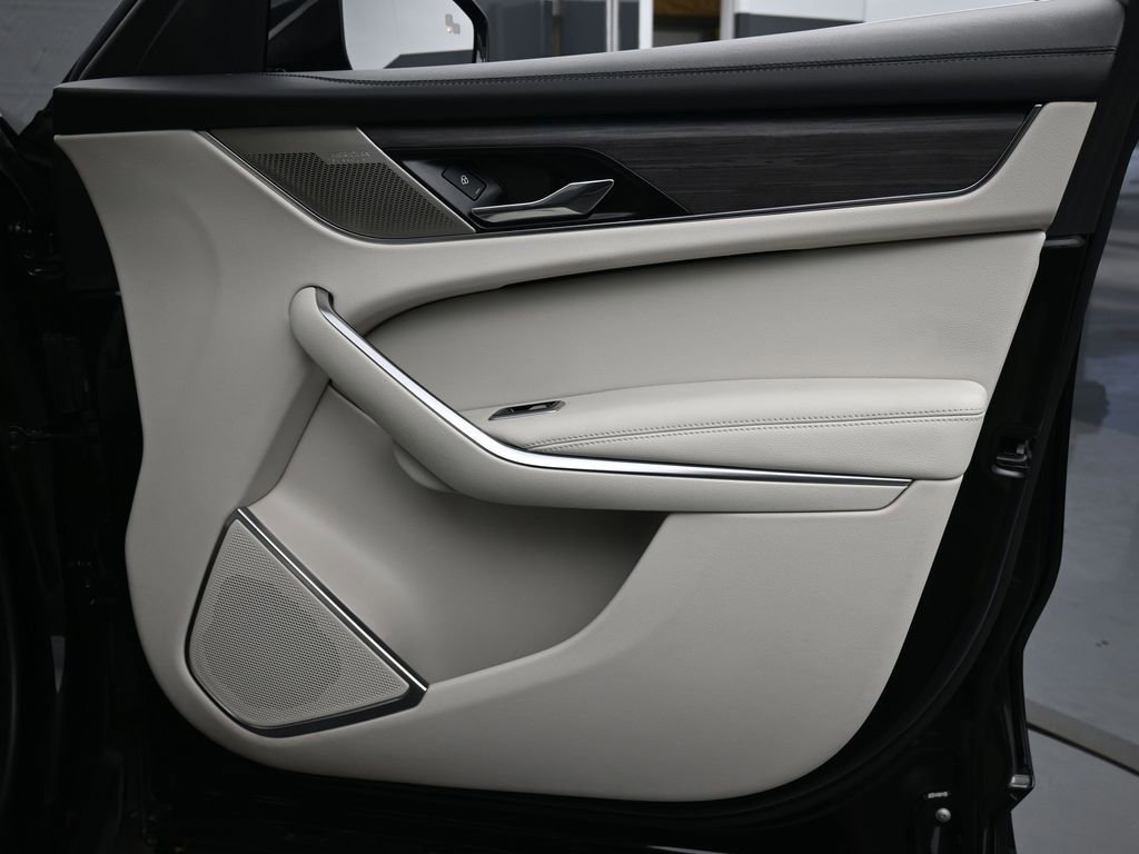 Used 2023 Jaguar F-PACE S image 25