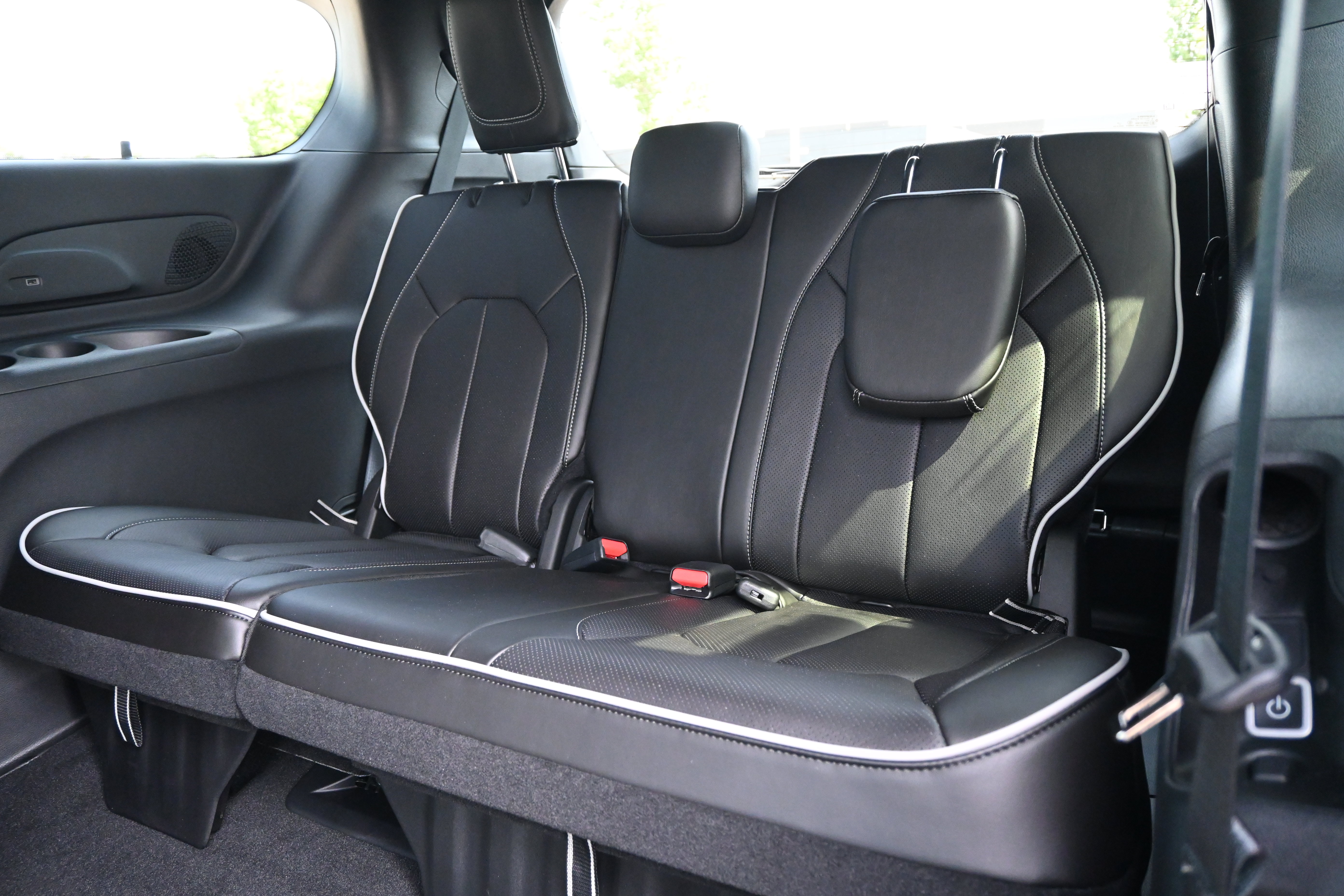 New 2027 Chrysler Pacifica Limited FWD image 32
