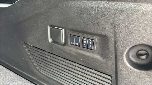 Used 2024 Chevrolet Suburban Z71 w/ Luxury Package AWD/4WD image 35