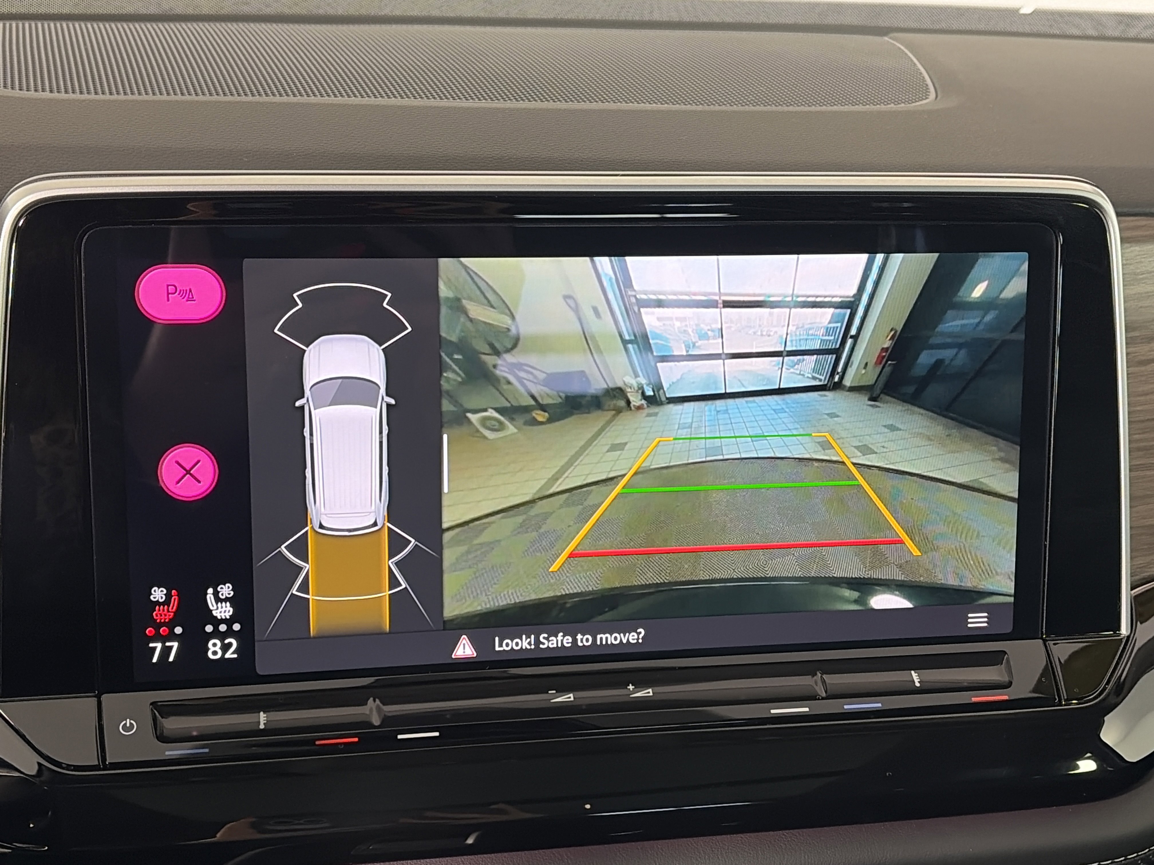 Used 2025 Volkswagen Atlas SEL image 25