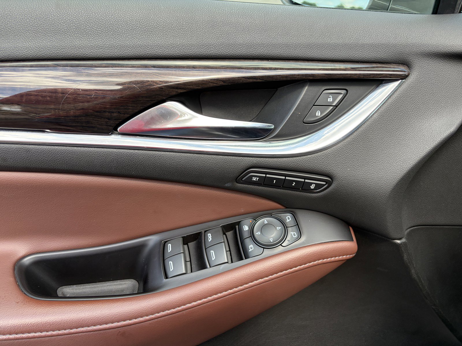 Used 2019 Buick Enclave Avenir w/ Avenir Technology Package AWD/4WD image 14