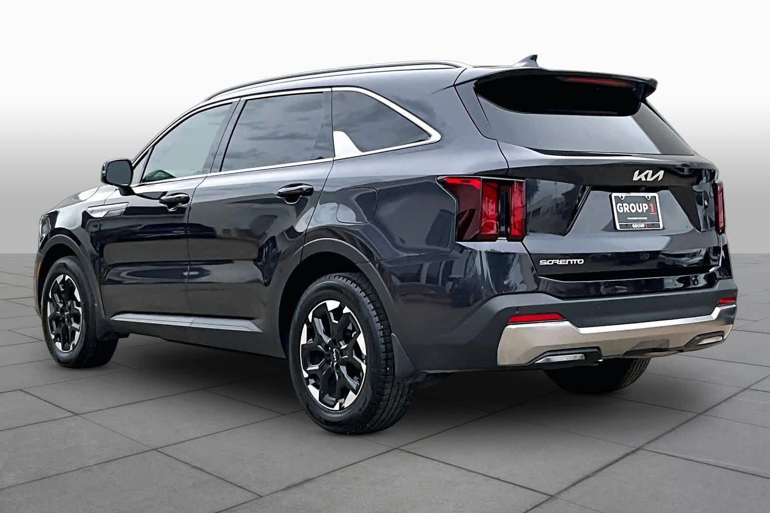 Used 2025 Kia Sorento S FWD image 12