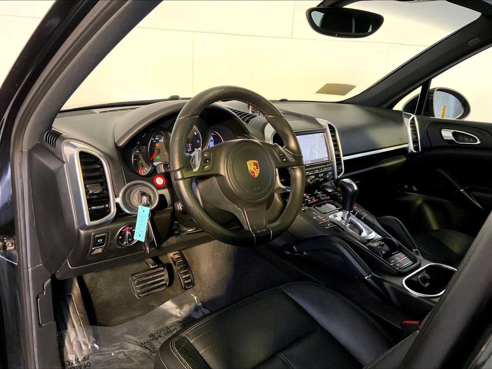 Used 2014 Porsche Cayenne Platinum Edition AWD/4WD image 4