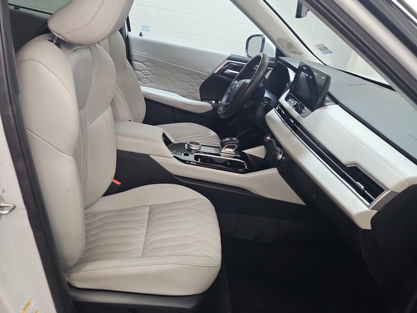 Used 2025 Mitsubishi Outlander SEL FWD image 8